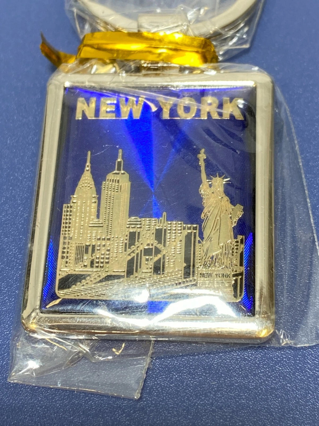 New York City Souvenir Metal Keychain – Statue of Liberty & Skyline Design Blue Gold Key Ring
